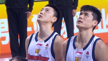 CBA：胡明轩14分三连胜，徐杰单项最高，郭昊文空砍20分