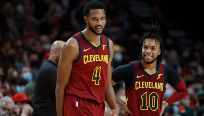 超级大乐透开奖结果-詹姆斯续约引发连锁反应 骑士补强该如何操作？