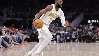 错失绝杀！杰伦·布朗28投11中&amp;关键2罚全铁 空砍32分11板2助1帽