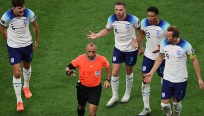 大乐透综合走势图-欧洲杯新规严禁“围攻”裁判：队长沟通，违者染黄